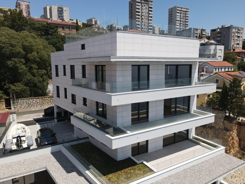 Új épület luxus apartmanokkal Fiuméban