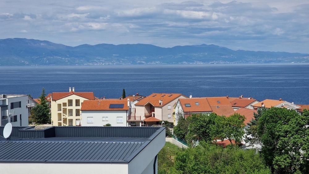 Kilátás Njivice felett a tengerre és a Kvarner-öbölre