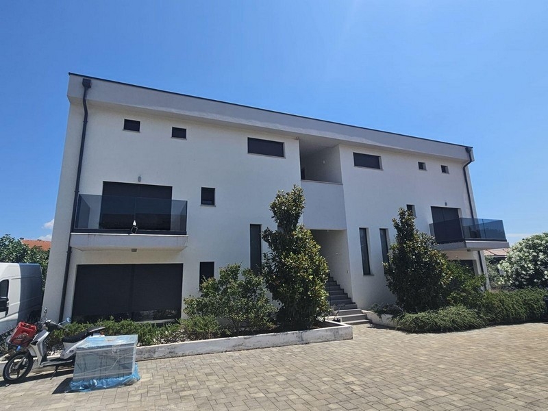 A Malinska-i parkolóhellyel rendelkező villa külső nézete
