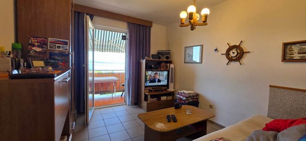 Nappali kijárattal az erkélyre, apartman A4103 Crikvenicában
