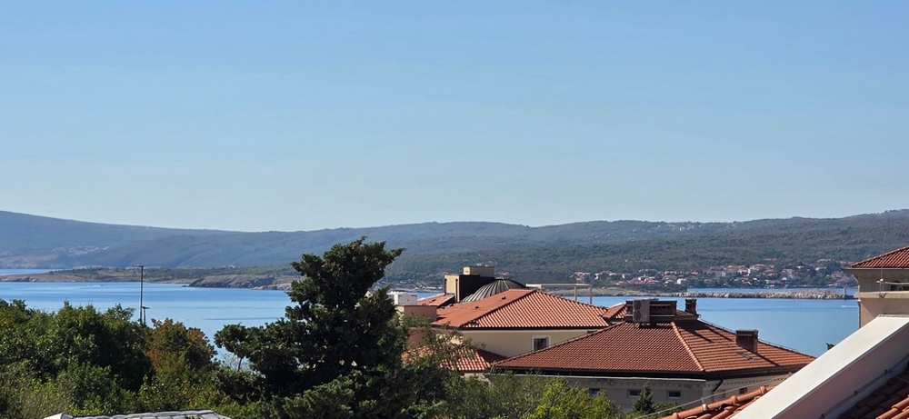 Panorámás kilátás a tengerre az A4103-as apartmanból Crikvenicában