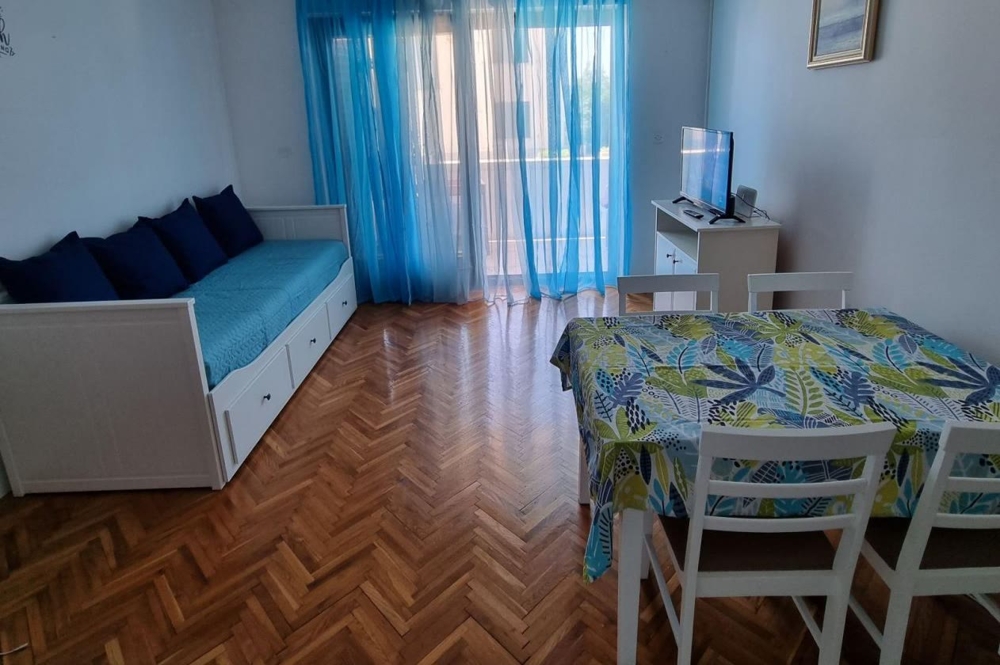Nappali kanapéval és étkezőasztallal - Apartman vásárlás Horvátország A4115