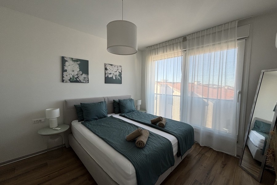 Hálószoba franciaággyal a penthouse-ban Trogirban, Ciovo-n