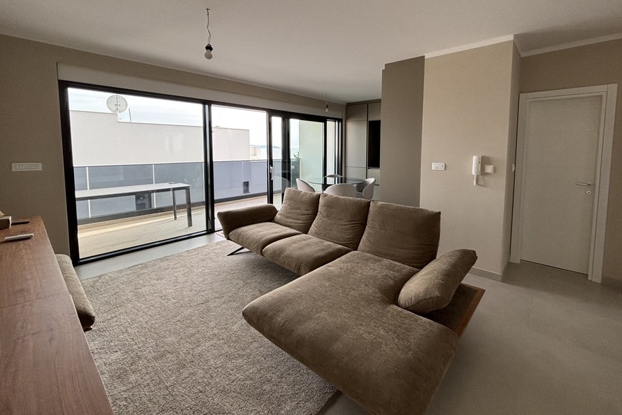 A penthouse nappalija kanapéval