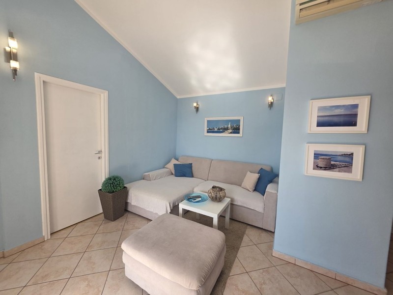 Nappali kanapéval