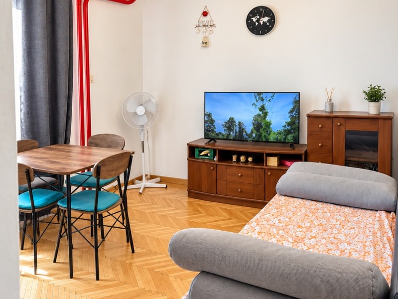 Nappali étkezőasztallal