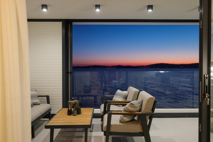 Első sori tengerparti penthouse Bibinjében