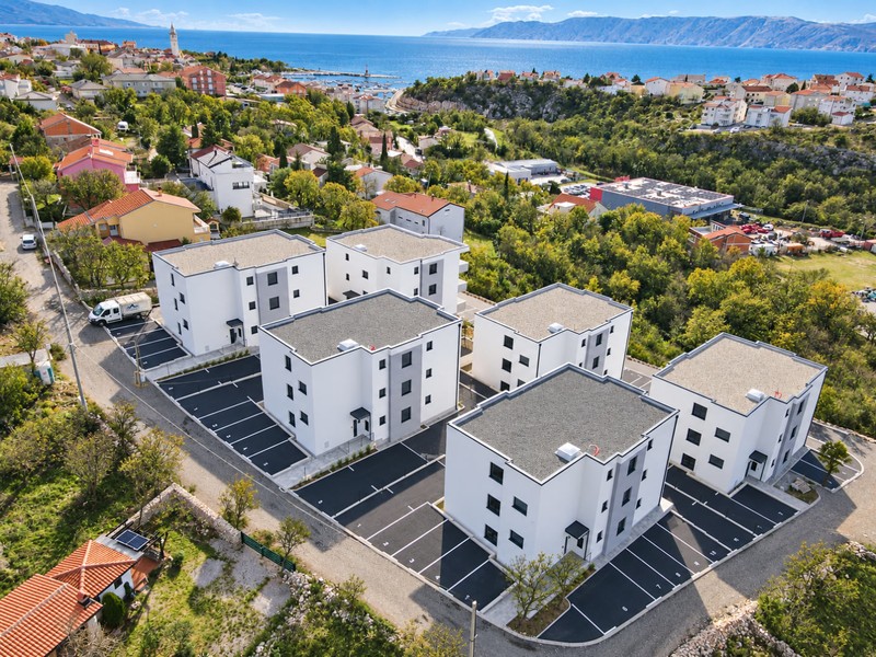 Lakóépületek parkolókkal felülnézetből