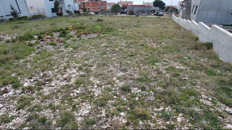 Telek a horvátországi Rogoznica központjában.