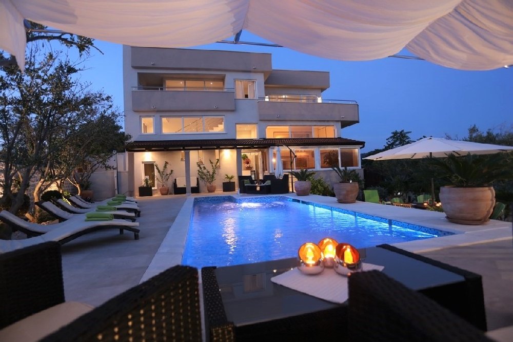 Több lakásos ház Dalmáciában eladó.