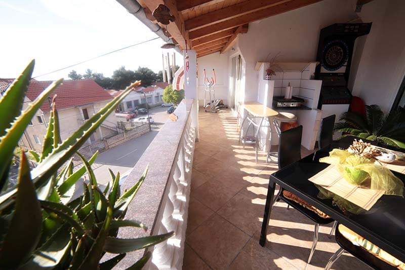 Fedett terasz ülőhellyel - H1349 ingatlan a horvátországi Dikloban.