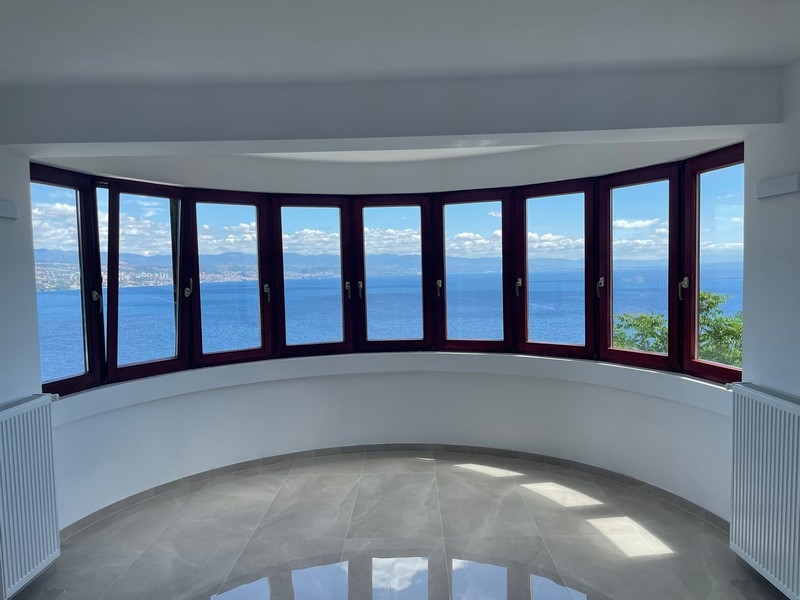 Kiváló minőségű bútorok egy nappaliban Horvátországban.