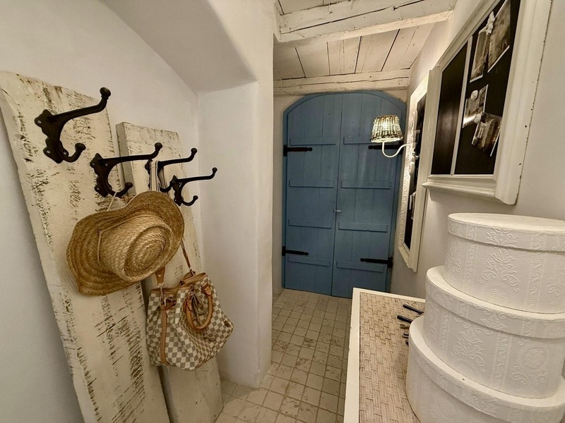 A horvátországi Krk szigeten található H1172 ingatlan felújított belső terei.