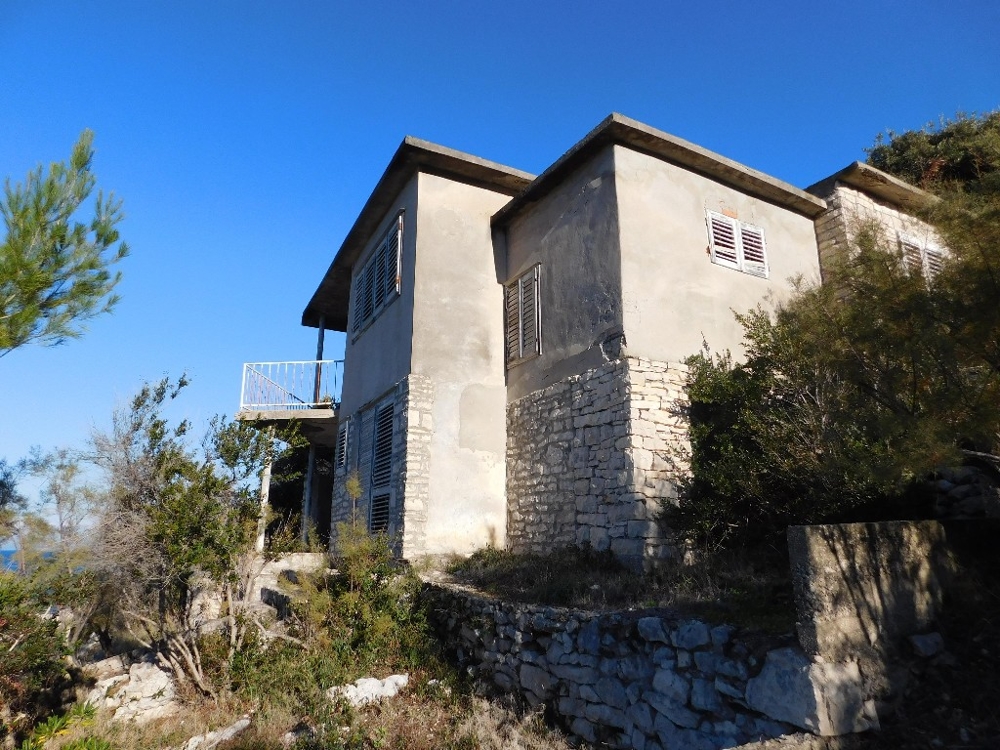 Ház a tengerparton Korcula szigetén - a ház hátsó részén.