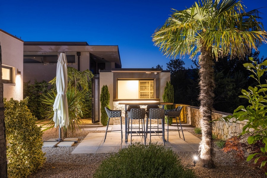 A horvátországi H1217 Villa nyári konyhás kültéri része.