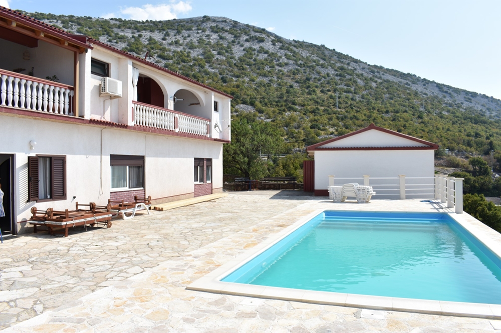 Panorámás tengerre néző ház eladó Horvátországban, Karlobag régióban, a Kvarner-öbölben.