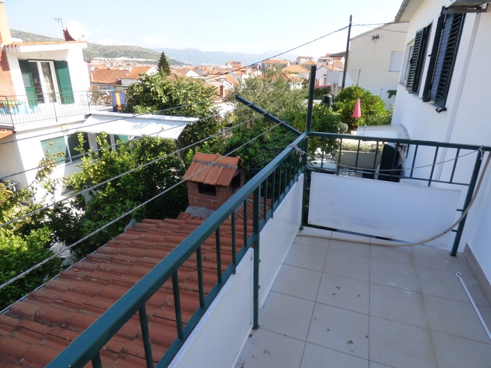 Kilátás a felső emeleti erkélyről.