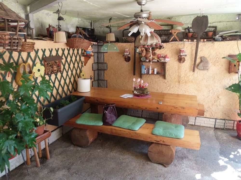 Fedett kültéri terasz.