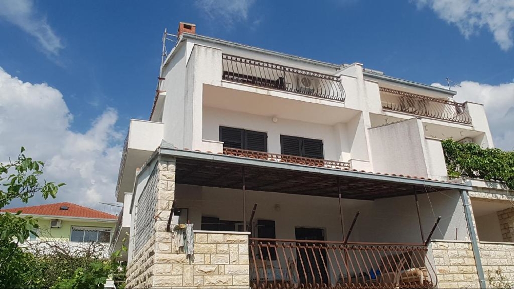 Vásároljon ikerházat a tenger mellett Horvátországban.