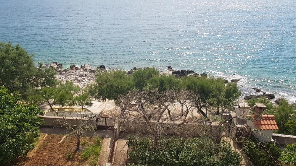 Tengerparti ház tengerre néző kilátással eladó Horvátországban, Rogoznicában.