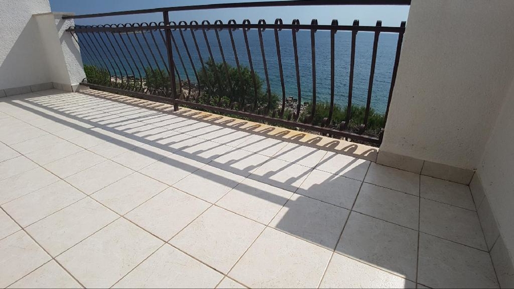 Kilátás a horvátországi H1315 ingatlan erkélyéről.