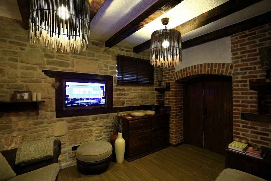 Tágas ház nagy terasszal és grillezővel