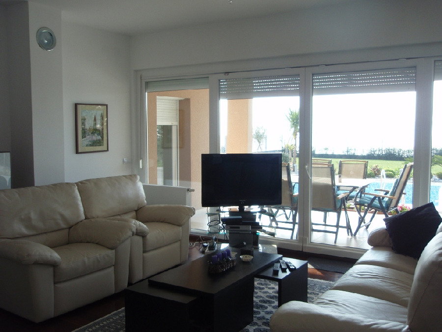 A H1376 Villa hangulatos nappalija Horvátországban, Sukosan.