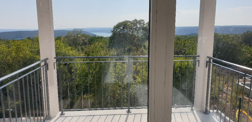 Vásároljon új kőházat tengerre néző kilátással és úszómedencével Isztriában - Panorama Scouting GmbH.