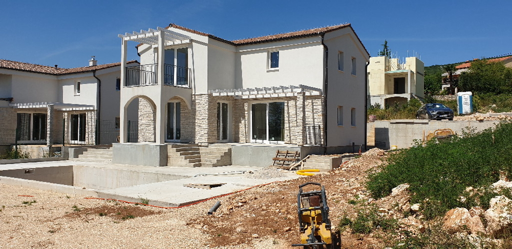 Kilátás a modern konyhára, minőségi konyhabútorral.