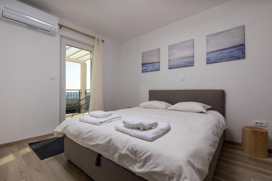 Tengerre néző kilátás a Horvátországi Villa H1403 teraszáról.