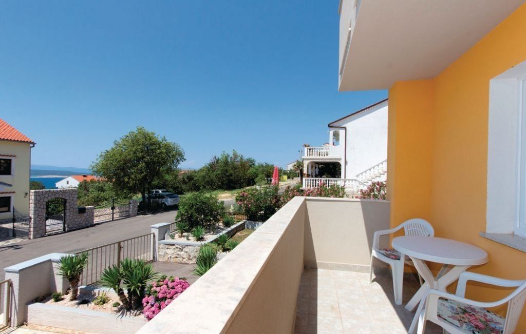 Terasszal és tengerre néző kilátással a H1424 ingatlanhoz Horvátországban, Crikvenicában.