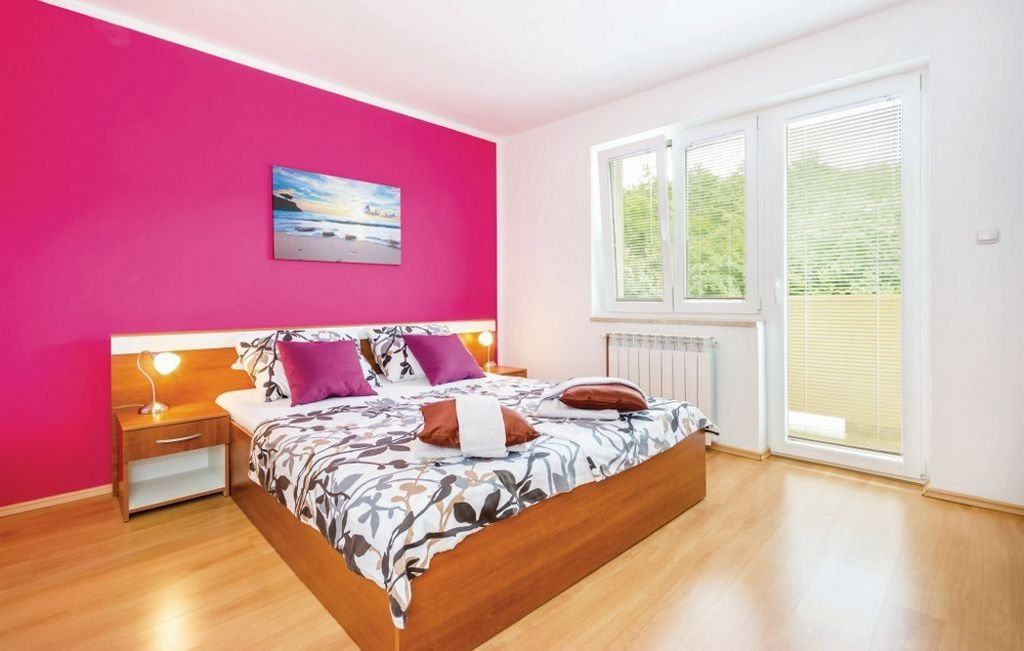 Kilátás a H1424-es ház 13 hálószobájának egyikére, Crikvenicában, a Kvarner-öbölben.