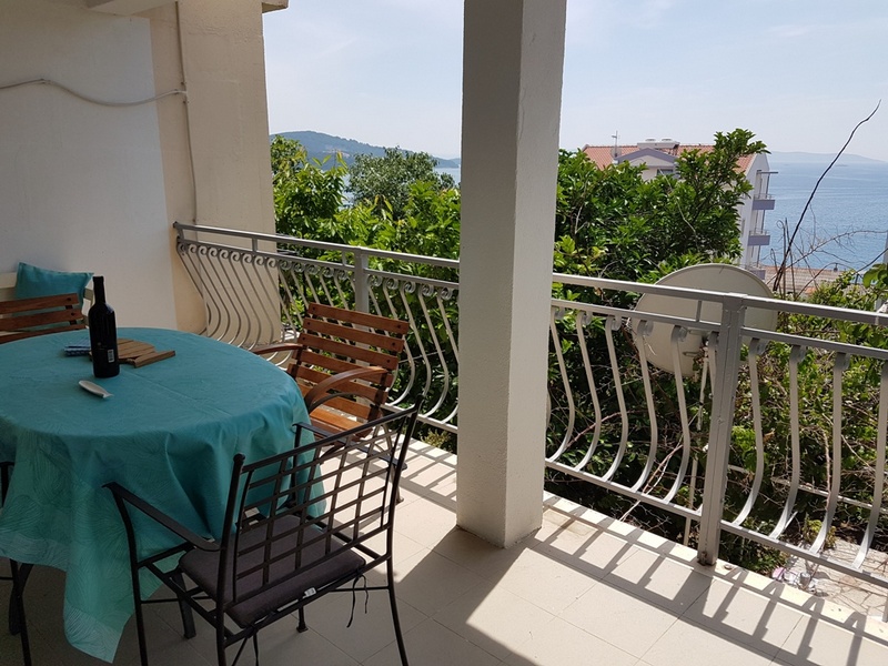 Kilátás az erkélyes hálószoba étkezőjéből