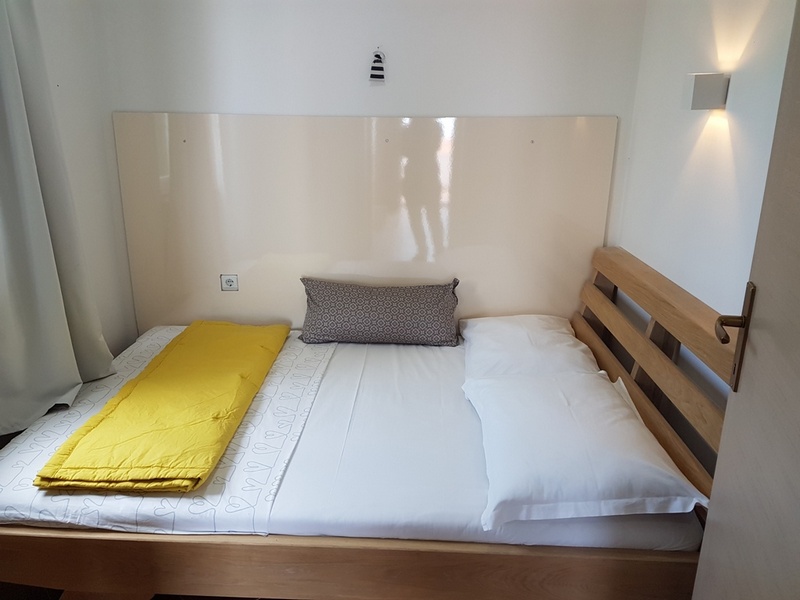 Az ingatlan fürdőszobája zuhanyzóval és WC-vel