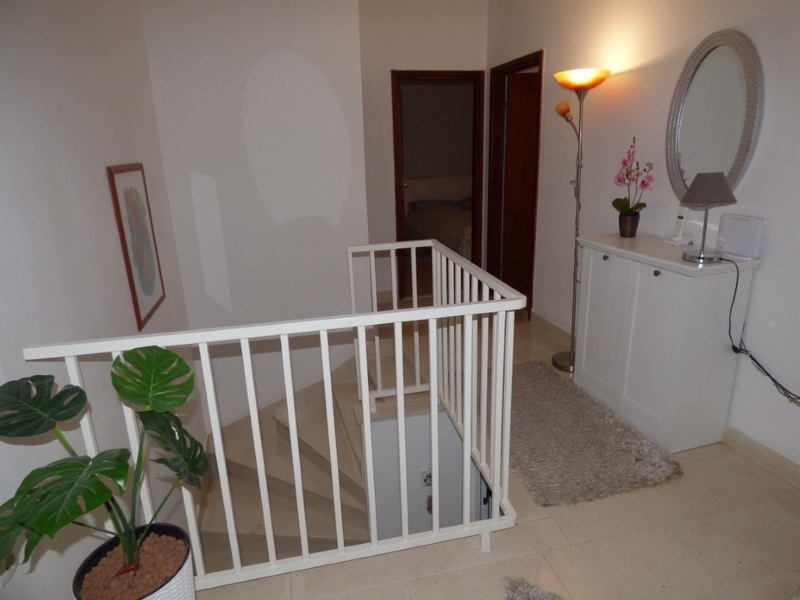 Kilátás a H1478, Kastela, Horvátország, ingatlan belsejéből.