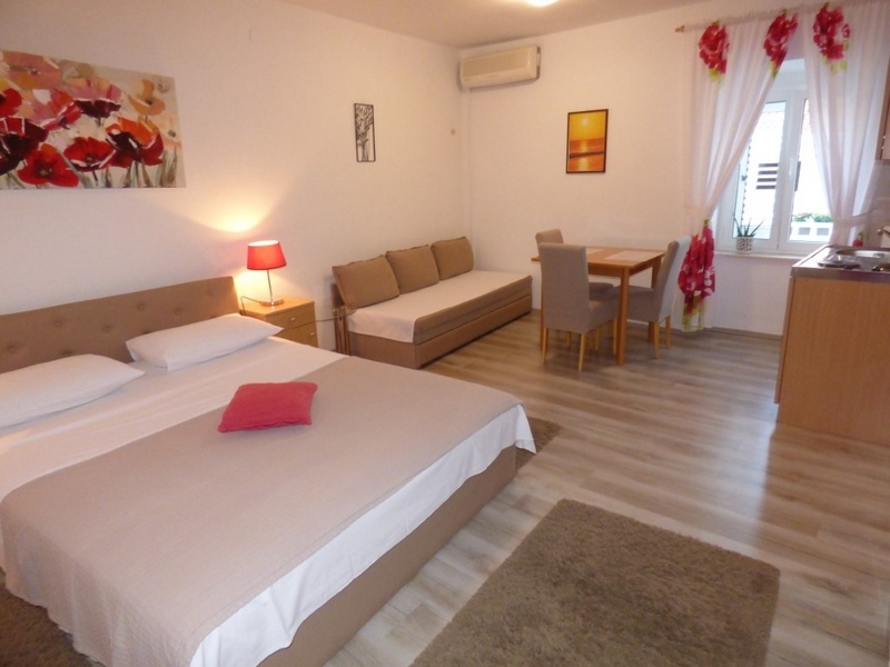 Kilátás egy lakásra a H1478 épületben Kastelában.