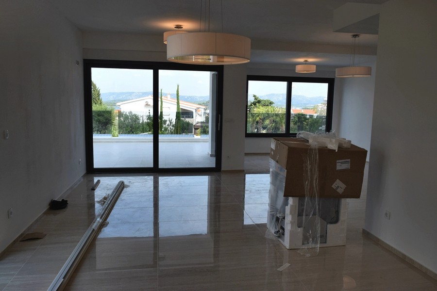 Nappali a H1539 Villa földszintjén, Horvátországban.