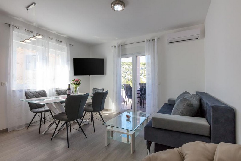 Légkondicionált nappali a horvátországi Rogoznica melletti H1569 apartmanházban - Panorama Scouting.