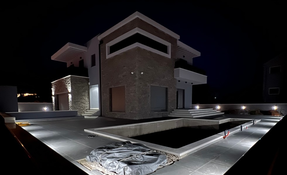 Luxus tengerparti ingatlanok Horvátországban - Panorama Scouting H1570, Észak-Dalmácia, Vodice.