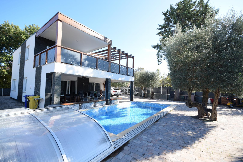 Vásároljon úszómedencés házat Horvátországban - Panorama Scouting GmbH.