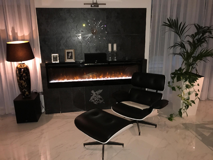 Fürdőszoba márvány csempével és küszöb nélküli zuhanyzóval a H1604 ingatlanban, Split régióban.