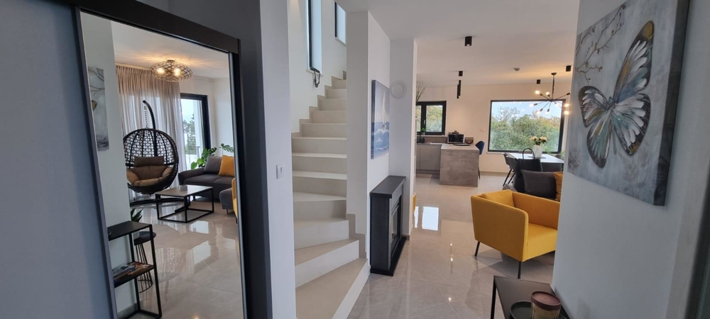 Megvilágított medence.