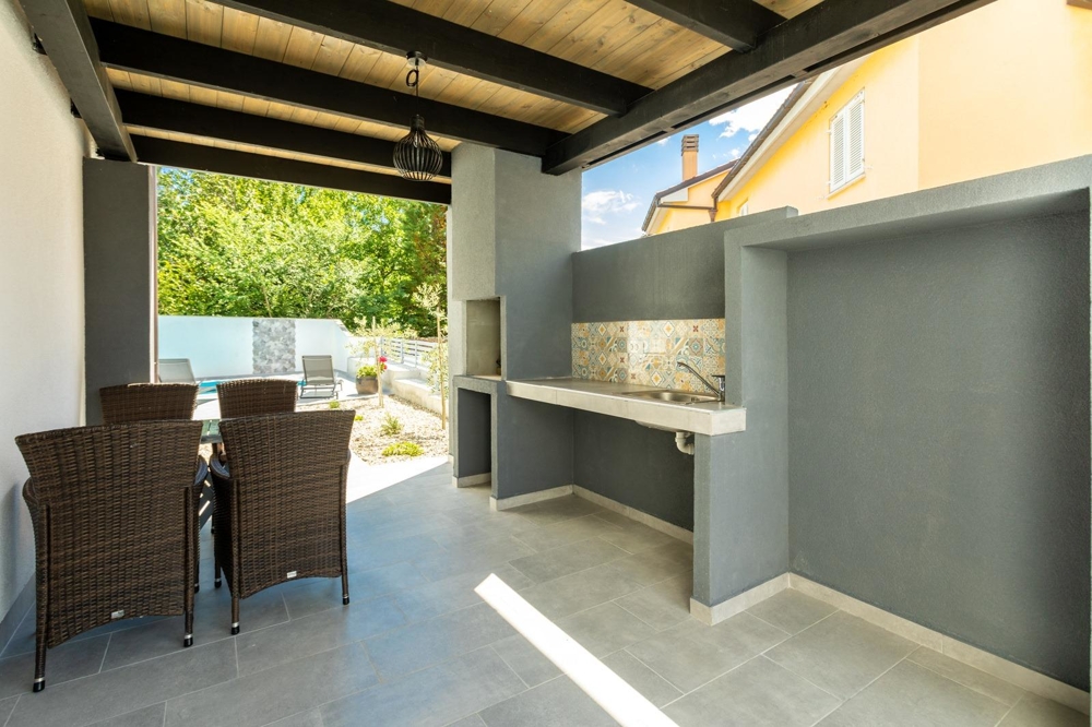 Nyári konyha grillsütővel a horvátországi Krk-n - Panorama Scouting.