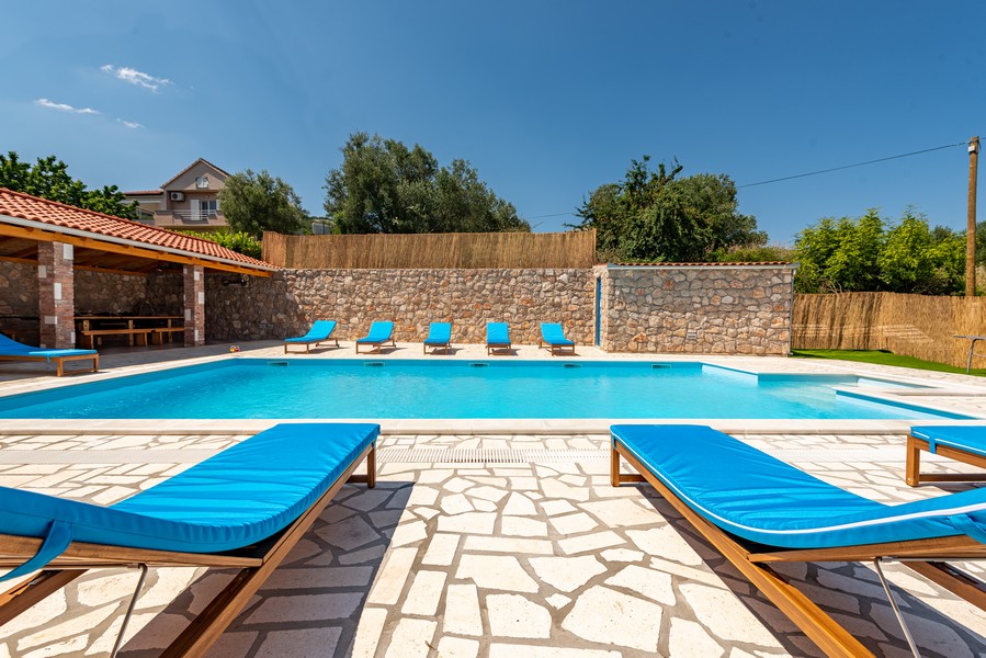 Magántulajdon sok hellyel, gyönyörű helyen