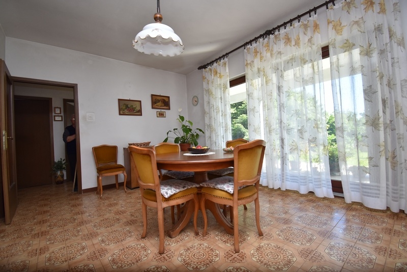 Kilátás az étkezőre.