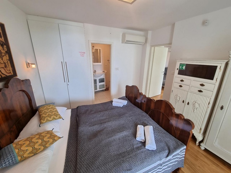 Légkondicionált hálószoba.