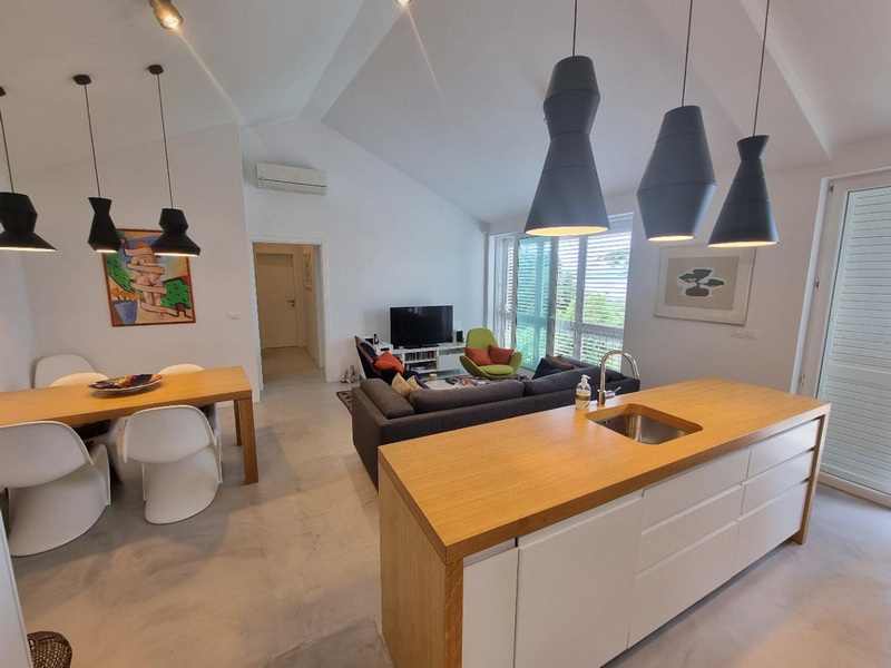 Nappali és étkező a H1781 ingatlanban, Crikvenica, Horvátország - Panorama Scouting.