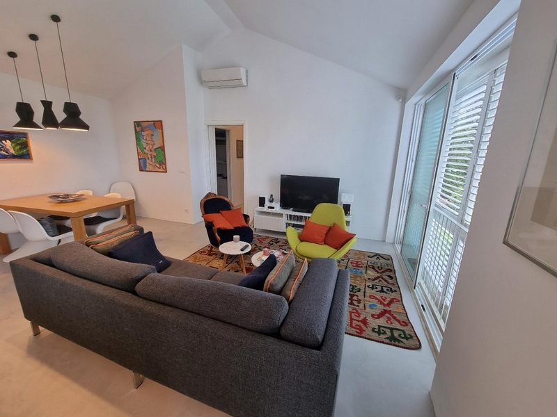 Légkondicionált nappali.