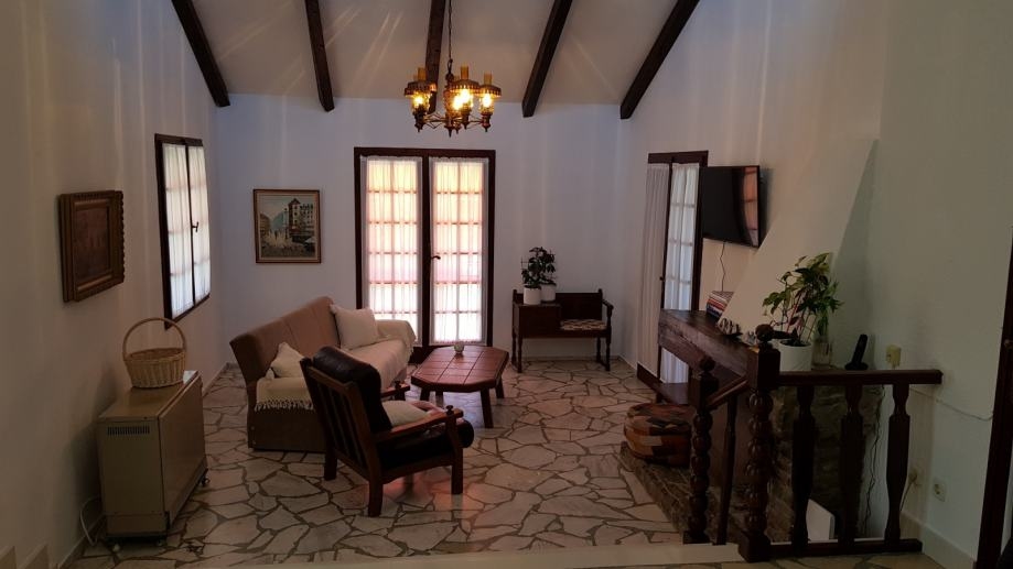 Rusztikus stílusú nappali.