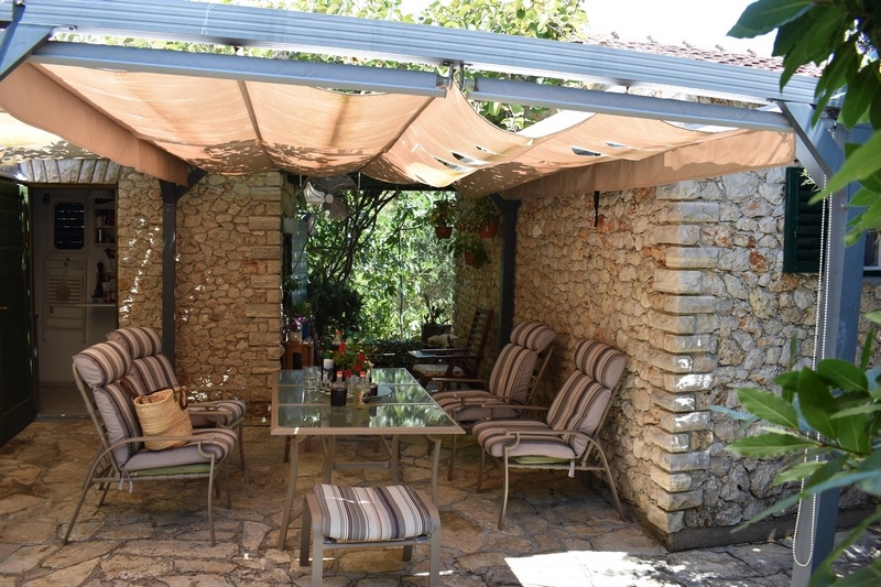 Hangulatos terasz a H1808-as ingatlanhoz, Horvátország.